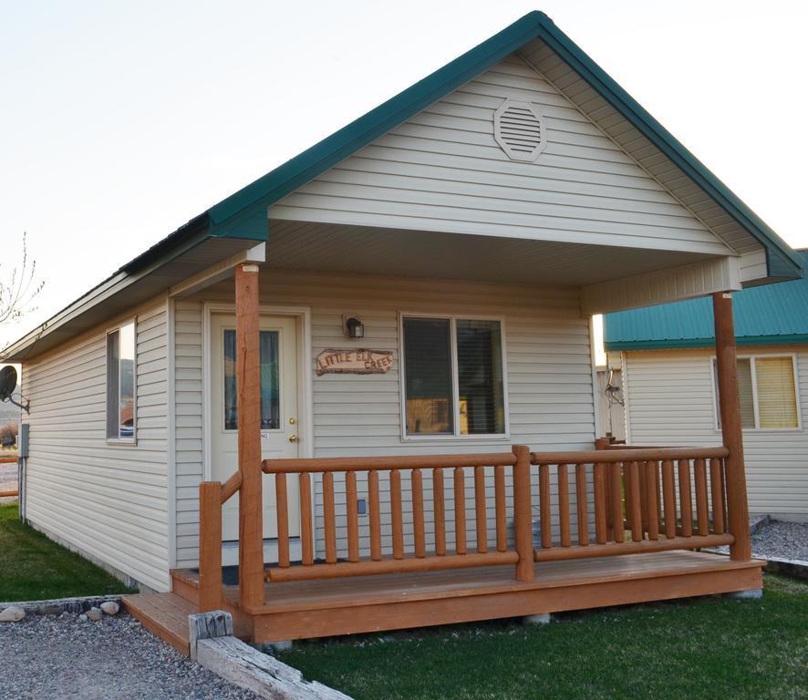 Sleepy J Cabins Swan Valley Exterior foto