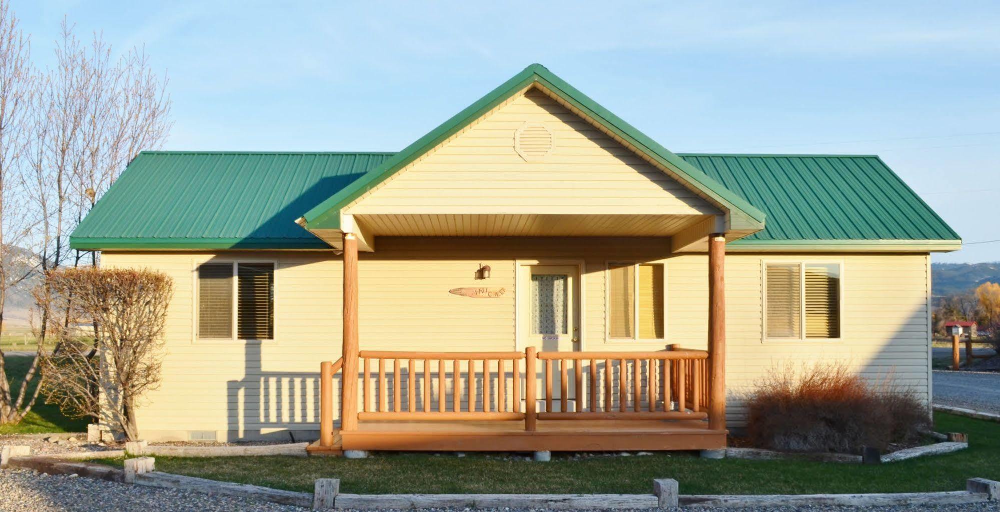 Sleepy J Cabins Swan Valley Exterior foto